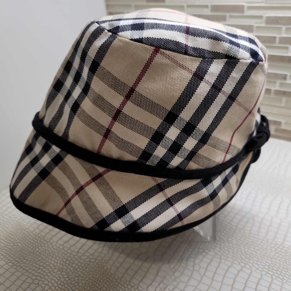 💋Burberry ONE OF A KIND Super Cute Bonnet Hat